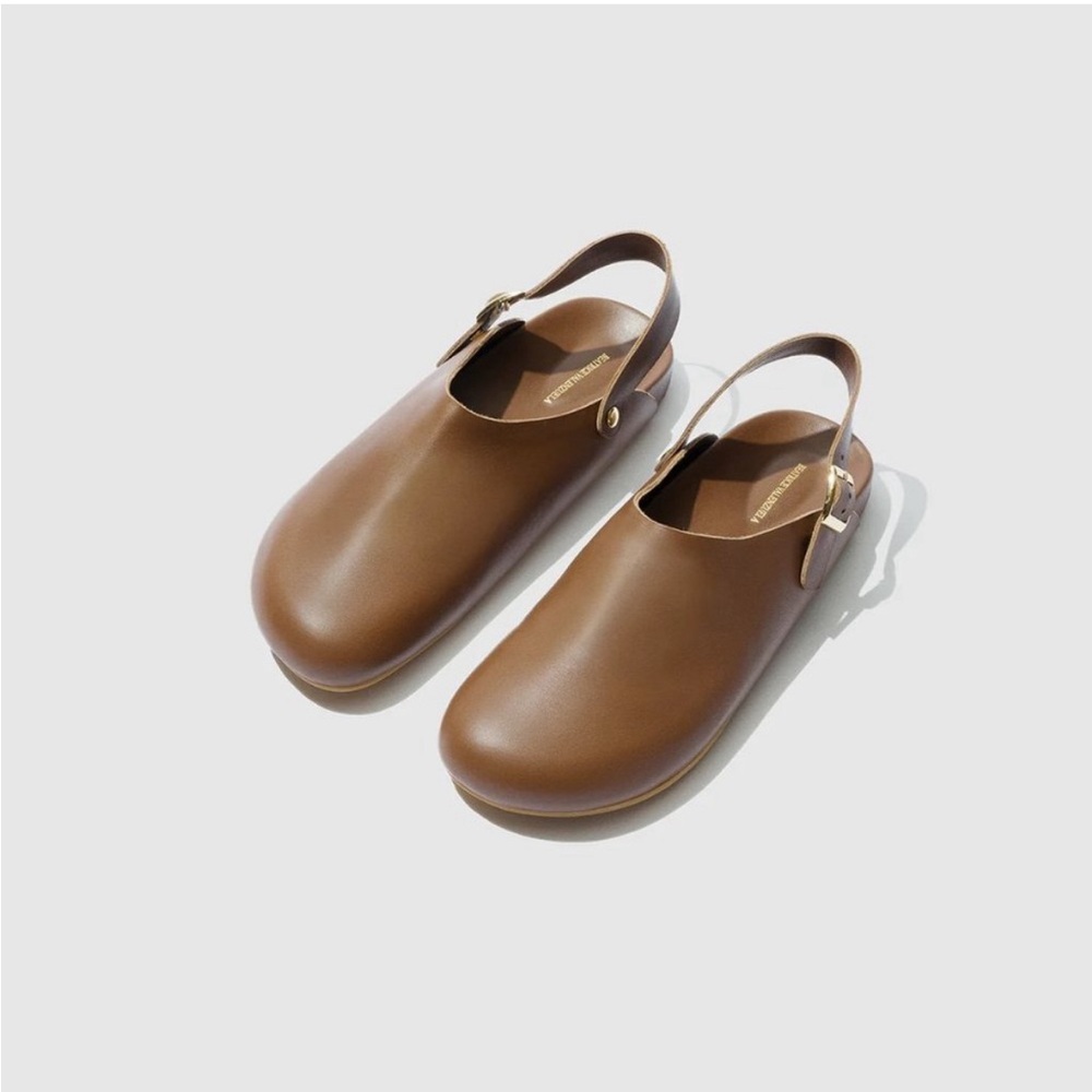 Beatrice Valenzuela leather clogs. EUC. Size 8.